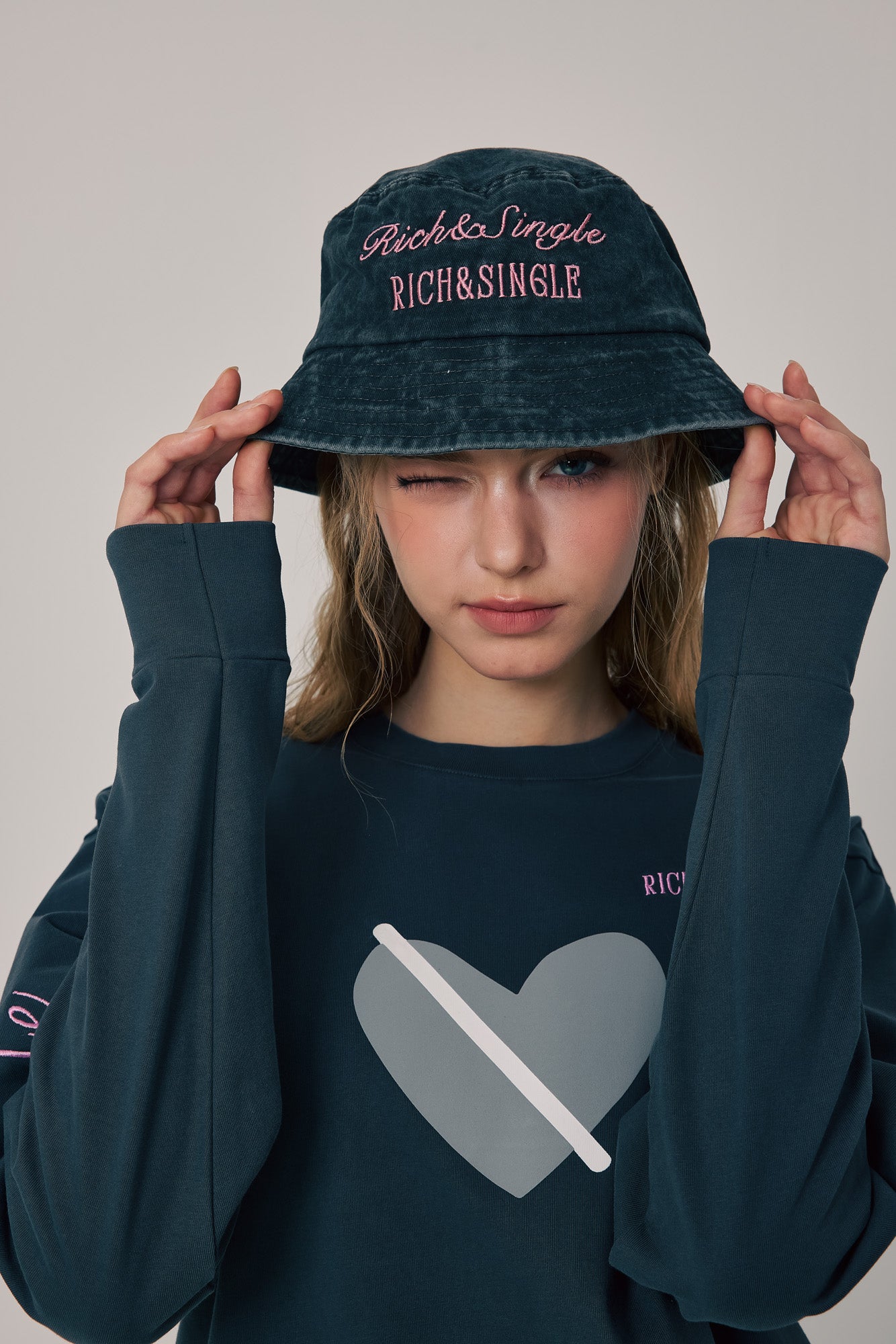 R&S Crush Bucket Hat